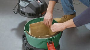 Bosch UniversalVac 15 grovdammsugare med tillbehör