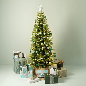 Julgran Orsa Slim 210 cm, smal gran med LED-belysning