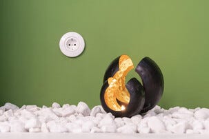 Hager serie 1930 énveis innfelt stikkontakt med ramme, porselen