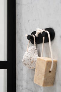 Smedbo DOT selvklebende håndklekrok, dobbel