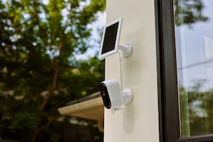 Arlo Essential solpanel för övervakningskamera, vit