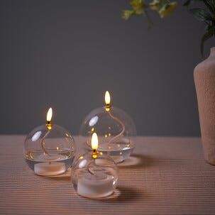 LED-ljus i form av en oljelampa, transparent glas