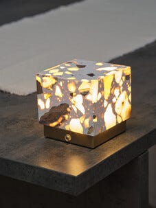 Osram Gleam liten laddbar bordslampa terrazzo kub