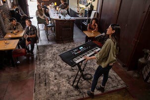 Roland E-X50 Arranger Keyboard med Bluetooth