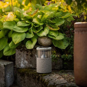 Northlight Pollare Mini solcelledrevet lyspullert i steindesign, 30 cm