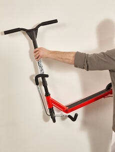 Väggfäste sparkcykel, Mottez
