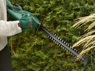 Bosch häcksax UniversalHedgeCut 18V-50, batteridriven