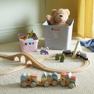 Leketog med klosser i tre, fra 18 måneder