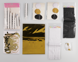 Festdekorasjoner i svart og gull