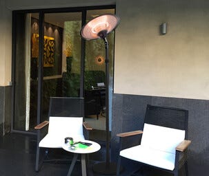 Terrassvärmare stående utomhus, 2100 W