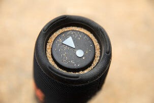 JBL Charge 5 Bluetooth-høyttaler, svart, vannbestandig