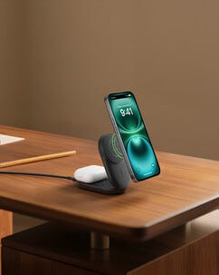 Belkin UltraCharge 2 in 1 Qi2-laddare, 25 W