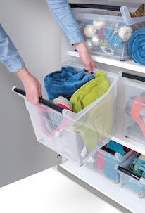 Förvaringsbox med handtag och hjul