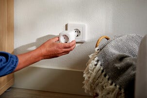 Schneider Wiser Zigbee smart plug 16 A