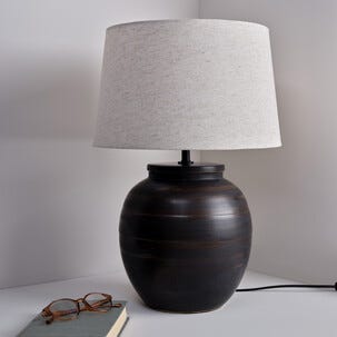 Northlight Elvira bordslampa med keramikfot, 52,5 cm