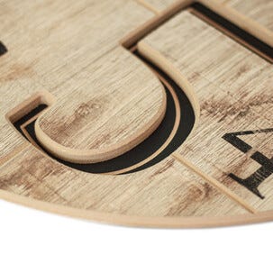 Stor veggklokke i FSC-merket tre, 57 cm