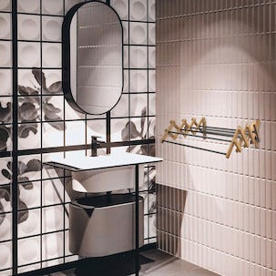 Aurora tørkestativ til vegg i tre og metall, uttrekkbart