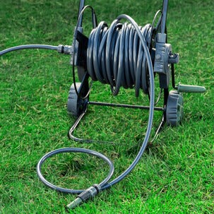 Slangvagn med 20 meter slang, kopplingar och sprutpistol