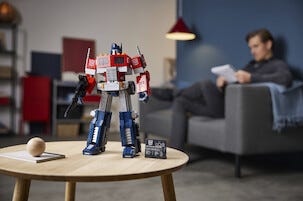 LEGO Icons Optimus Prime 2-i-1-robot 10302, 18+