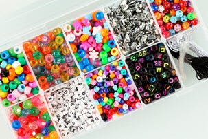 Perlesett med 1900 stk. perler, fra 5 år