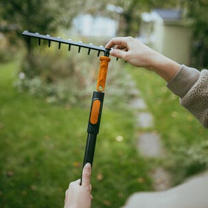 Fiskars rive OneClick med 14 bøyde tinder