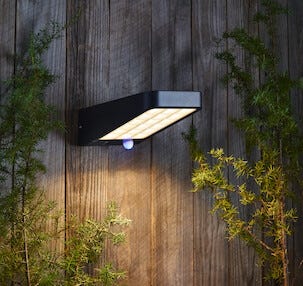 Solcellelampe med bevegelsessensor