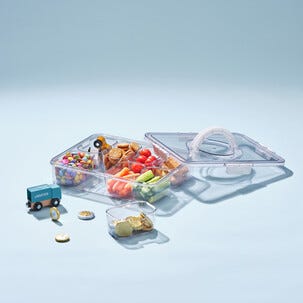 Snackslåda med 8 fack och bärhandtag