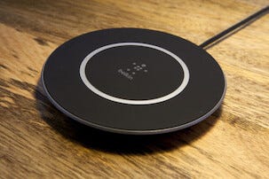 Langaton latausasema Qi, Belkin BOOST UP (15 W)