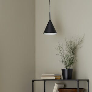 Northlight Cone lampe og vekstlys til vindu, svart