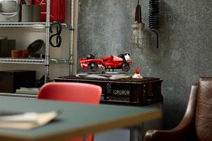 LEGO Icons Ferrari F2004 & Michael Schumacher 11375, 18 år