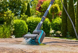 Gardena AquaBrush Set 18 V batteridrevet terrassevasker