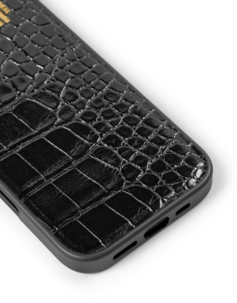 Ideal of Sweden Black Croco mobildeksel for iPhone 16, svart