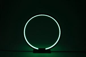 Bordlampe Neon Ring RGB med fargeeffekter, 27 cm