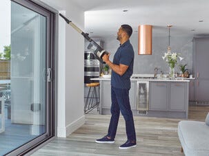 Shark Stratos sladdlös skaftdammsugare, 100-IZ400EU