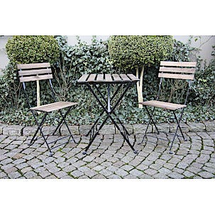 Utemöbler, bord och två stolar