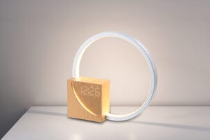 Digital vekkerklokke med oppvåkningslys