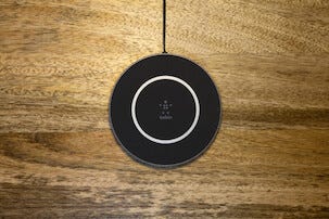 Langaton latausasema Qi, Belkin BOOST UP (15 W)