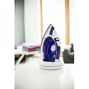 Sladdlöst strykjärn Russell Hobbs Supreme Steam Cordless 23300