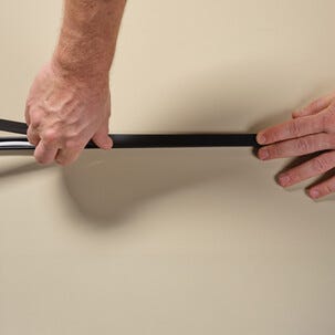 Selvklebende kabelkanal, svart, 2 meter