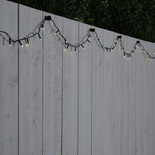 Paristokäyttöinen valoketju ulkokäyttöön, valkoinen valo