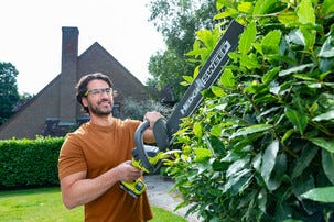 Ryobi häcksax RY18HT45A-120 One+ 18 V, inkl batteri