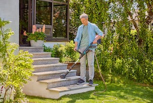 Gardena AquaBrush Set 18 V batteridrevet terrassevasker