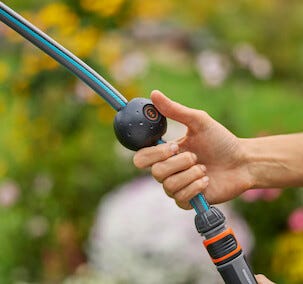 Gardena PowerRoll XL 35 m Akkukäyttöinen letkukela, valkoinen