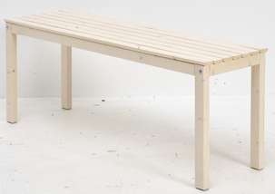 Trebenk hvitlasert, utemøbel