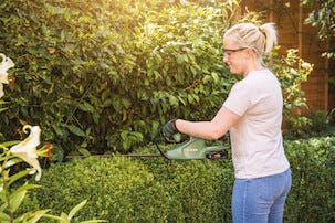 Häcksax Bosch Easy Hedgecut 18-45