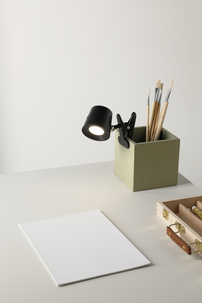 Laddningsbar vägglampa med klämma och magnetfäste