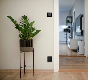 Elko RS 2-vägs infällt vägguttag, svart