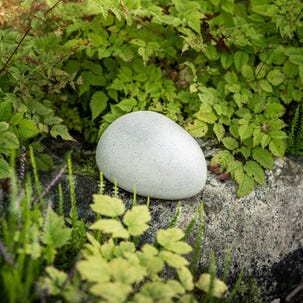 Northlight solcellelampe med steindesign, hagebelysning