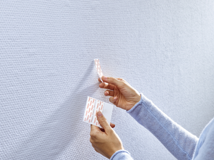 Tesa selvheftende remser for tapet og gips