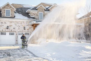 Ryobi batteridrevet snøfreser RY36STX61A-260F, 2-trinns